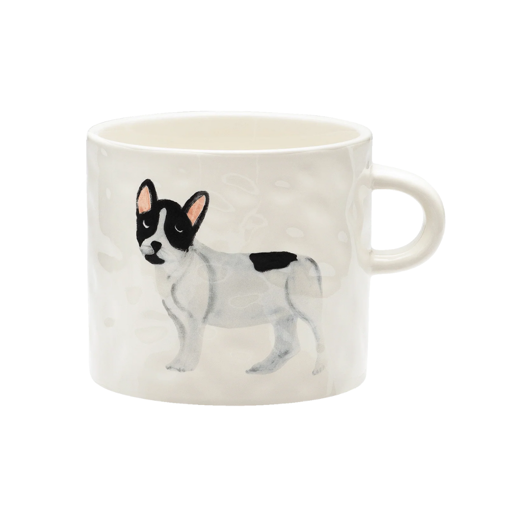 Taza de cerámica con ilustración de bulldog francés de la marca Anna + Nina, disponible en kOLORAMA. Ideal para amantes de los frenchies.